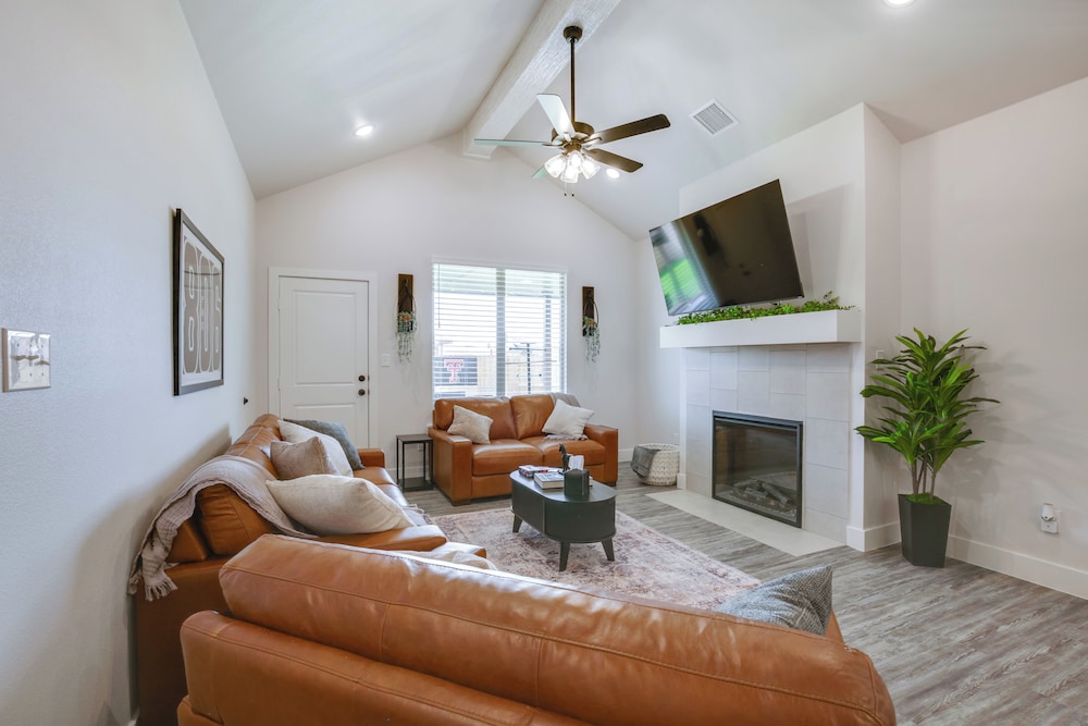 Hot Tub & Game Room: 'raider Resort' in Lubbock