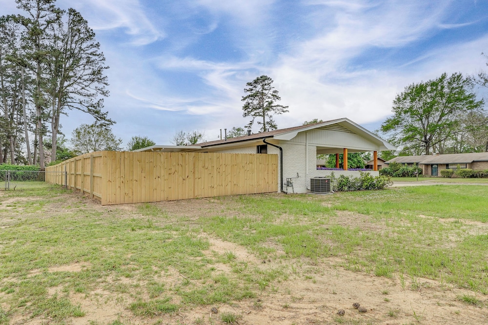 Convenient Family-friendly Location: Texarkana Gem