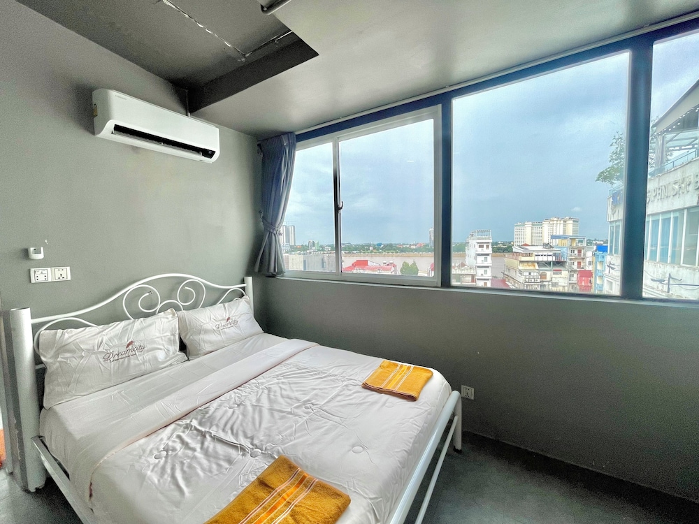 SKY HOTEL Central Phnom Penh - Rooms & Apartments