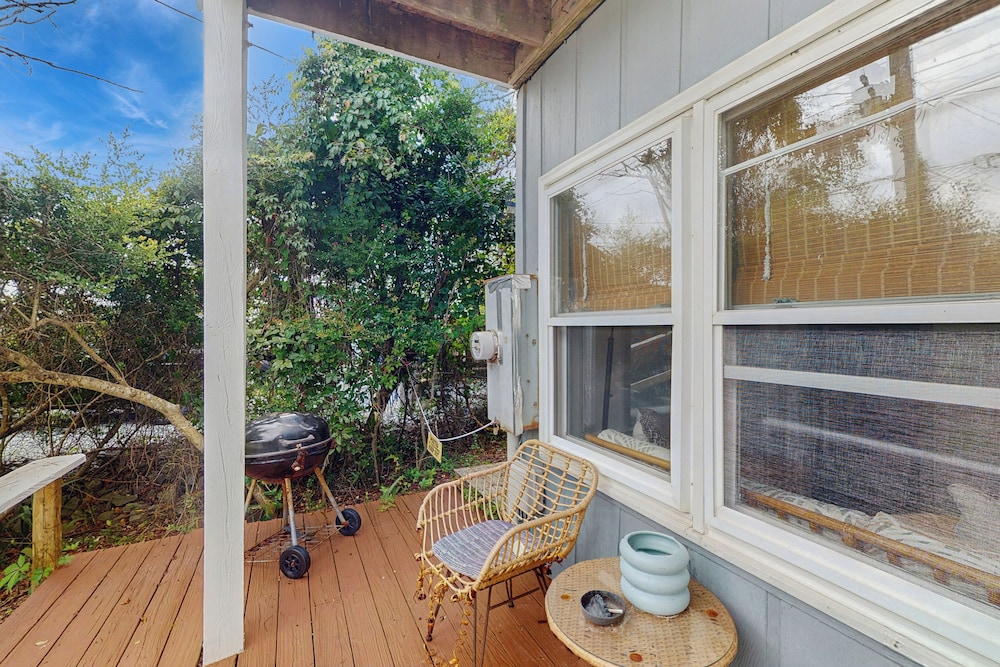 1BR Home w/ Outdoor Shower, Steps to Beach