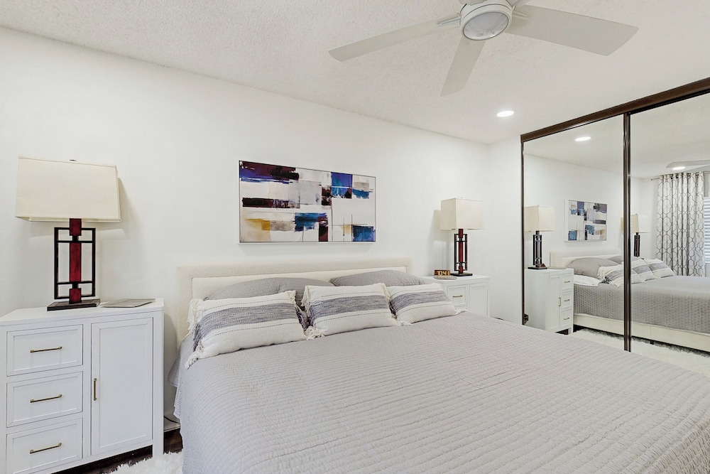 55+ Condo w/ Balcony & Mtn Views, Shared W & D