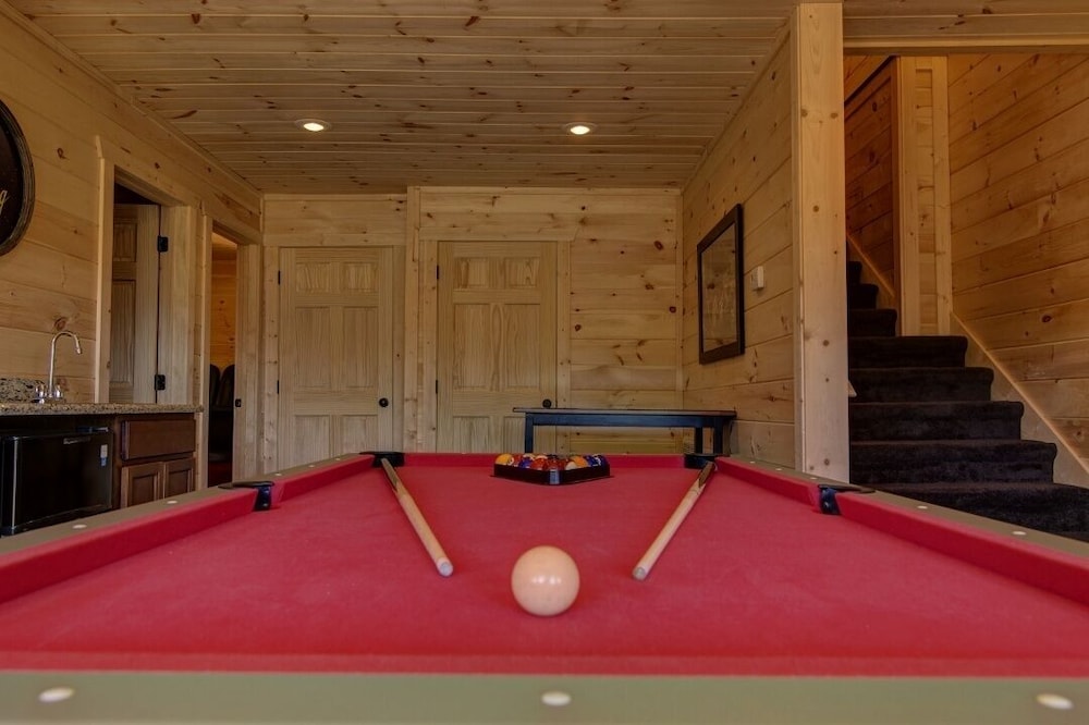 A View To Remember - 4 Bedrooms, 4 Baths, Sleeps 13 Home by RedAwning view 3