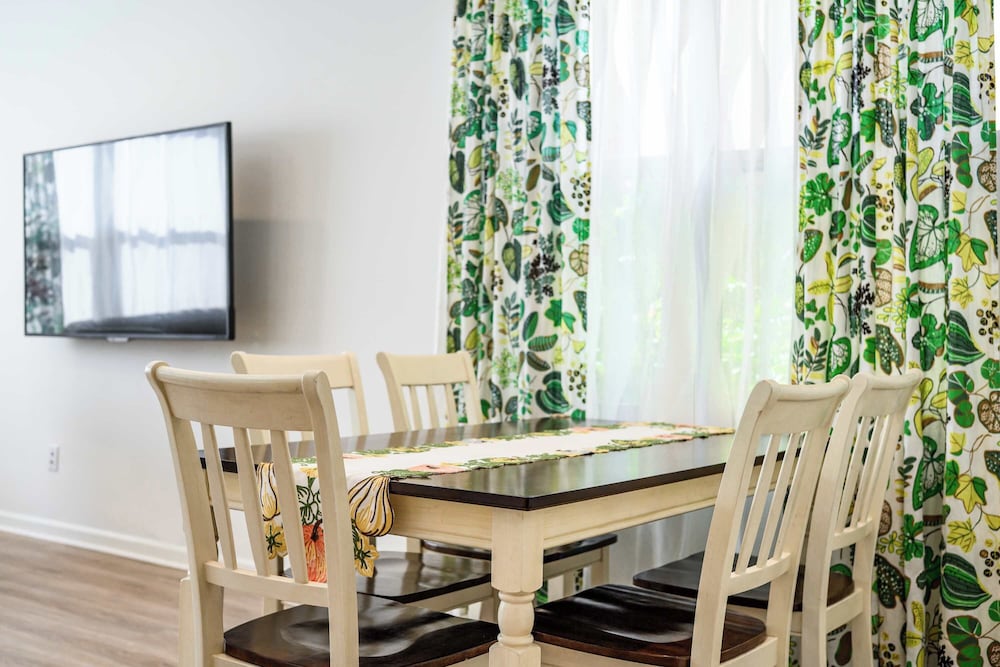 Stylish 3BR Irvine Oasis Family Friendly w Garage