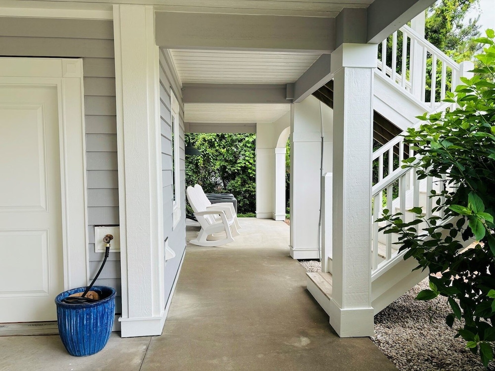 Gray Goose 5 Bedroom Home by RedAwning