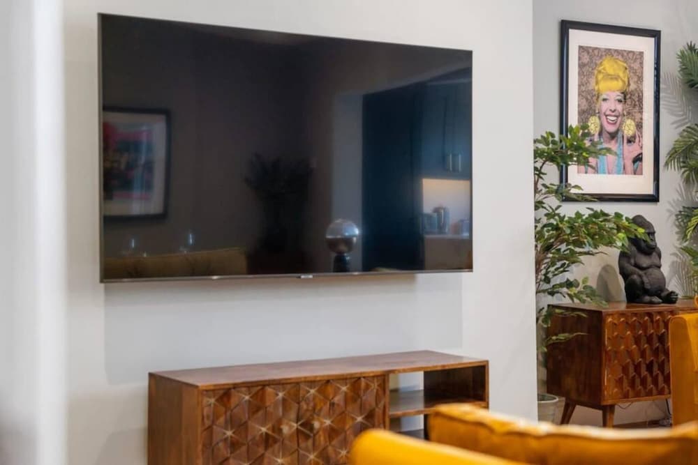 Host Apartments Upper Duke Street Apartment view 3