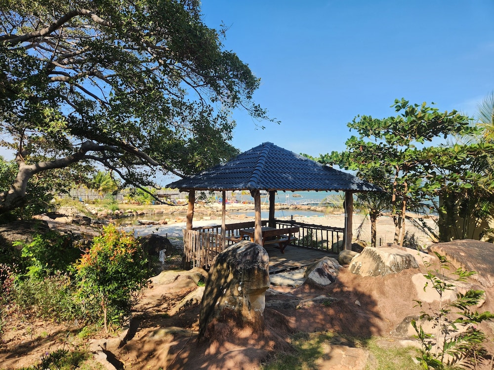 Sunny Shore Resort