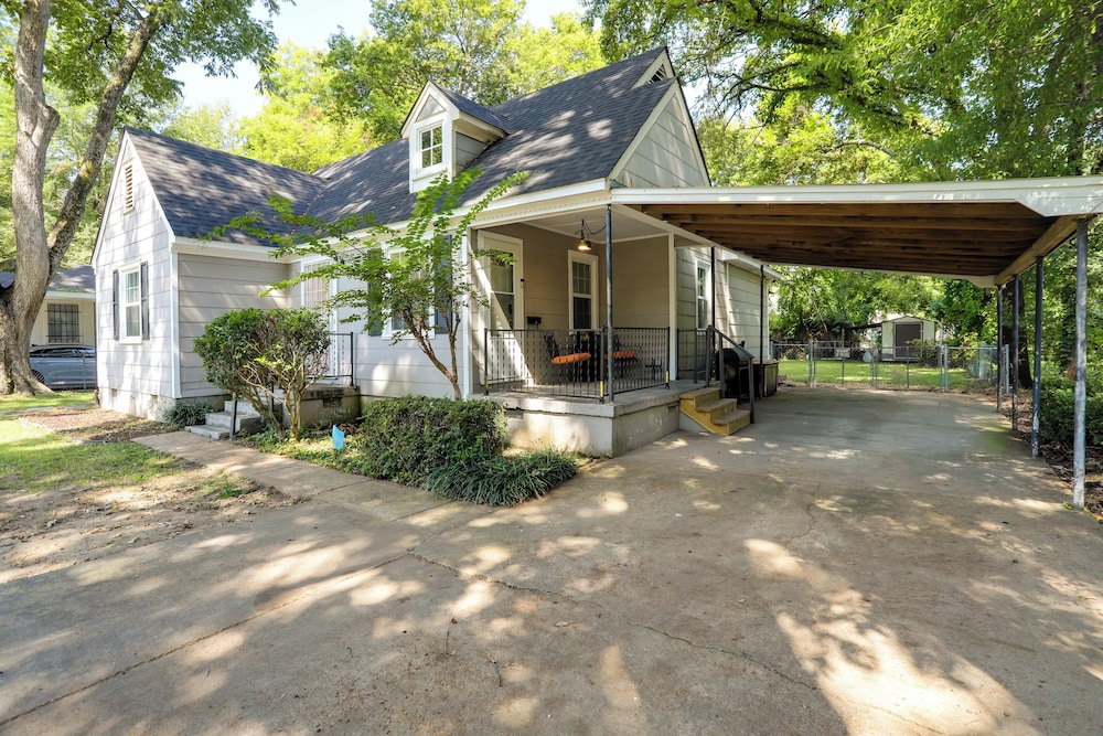 Updated North Greenwood Cottage < 1 Mi to Dtwn!