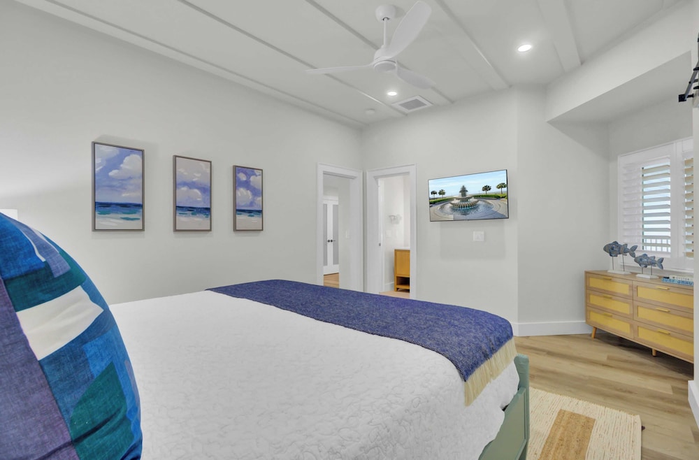 516 Seascape Oceanfront Condo With Pool Access in Wild Dunes