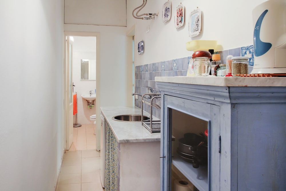 Agatocle en Taormina — kitchen