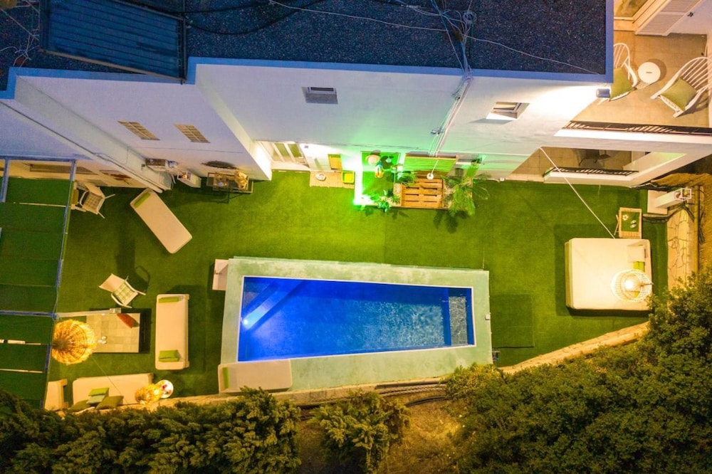 White House Chersonisos With Private Swimming Pool