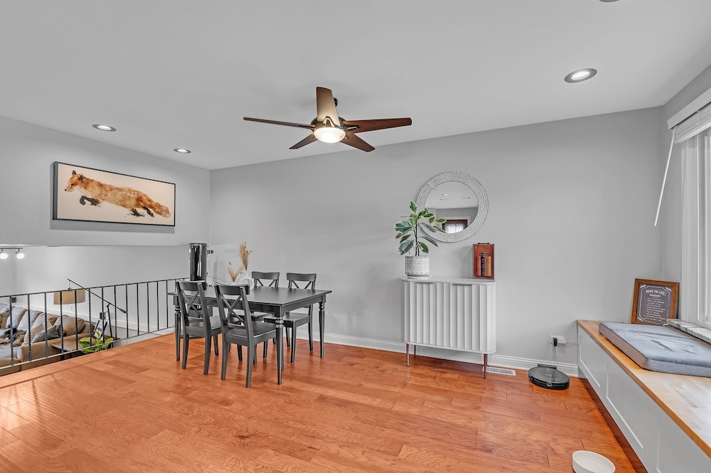 Modern Retreat With Private Pool & Yard 3 Bedroom Home