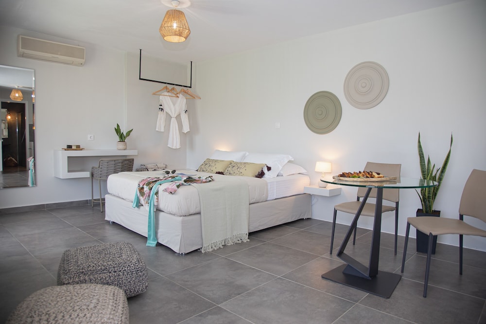 Malibu Studios & Apartments