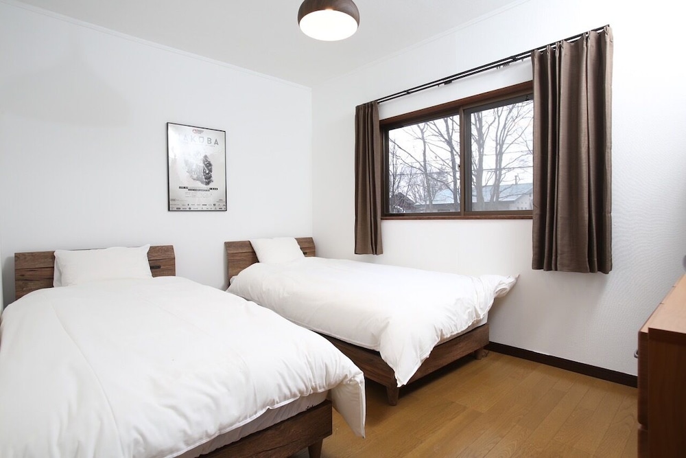 Bond Chalet Hakuba view 4