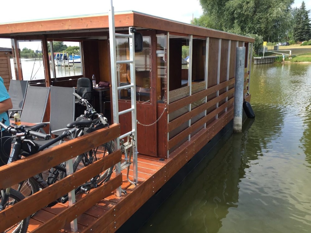 Hausboot Demmin an der Peene view 5