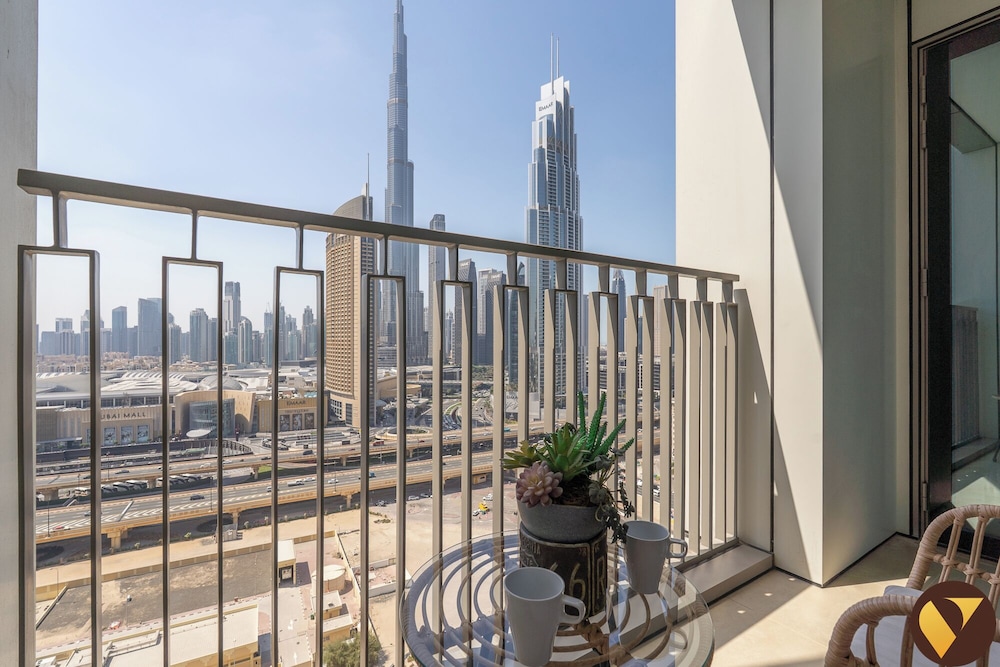 Vogue full Burj Khalifa View Dubai Mall