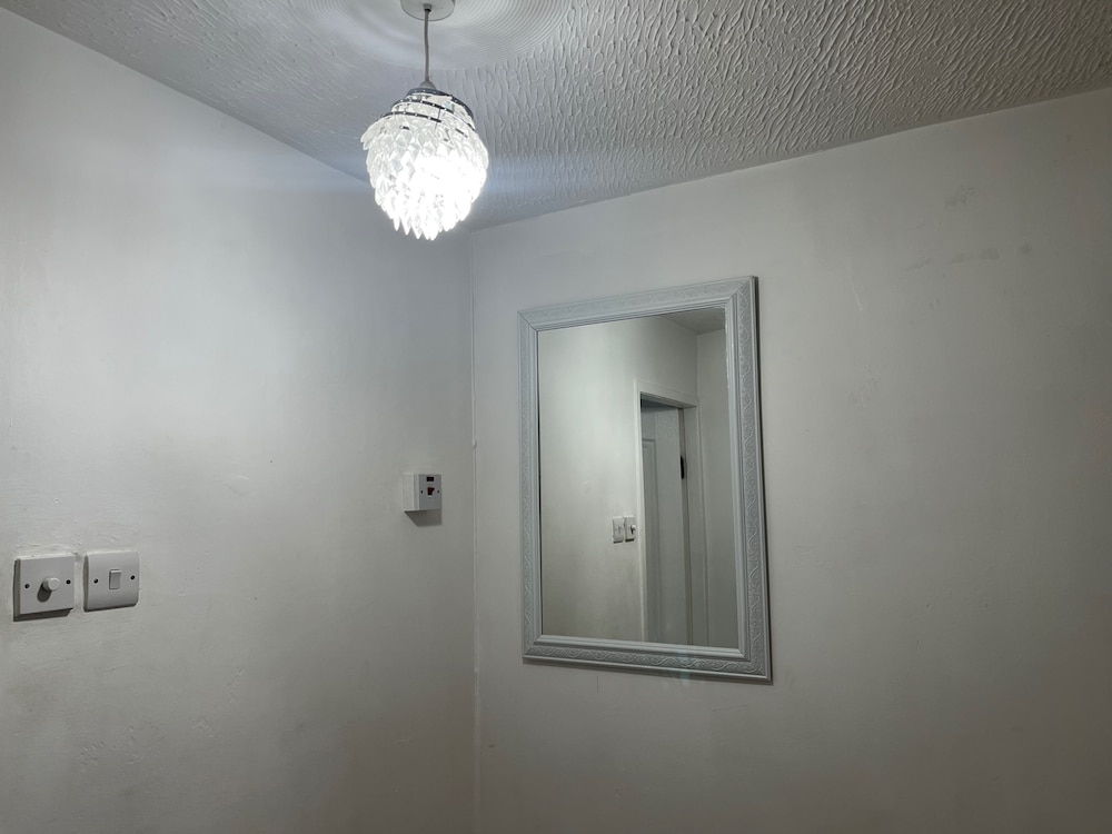 3 Bedroom House Ideal for Contractors Sleeps 6
