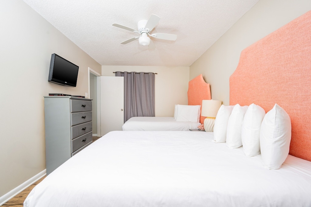 Phoenix Iii 3084 2 Bedroom Condo