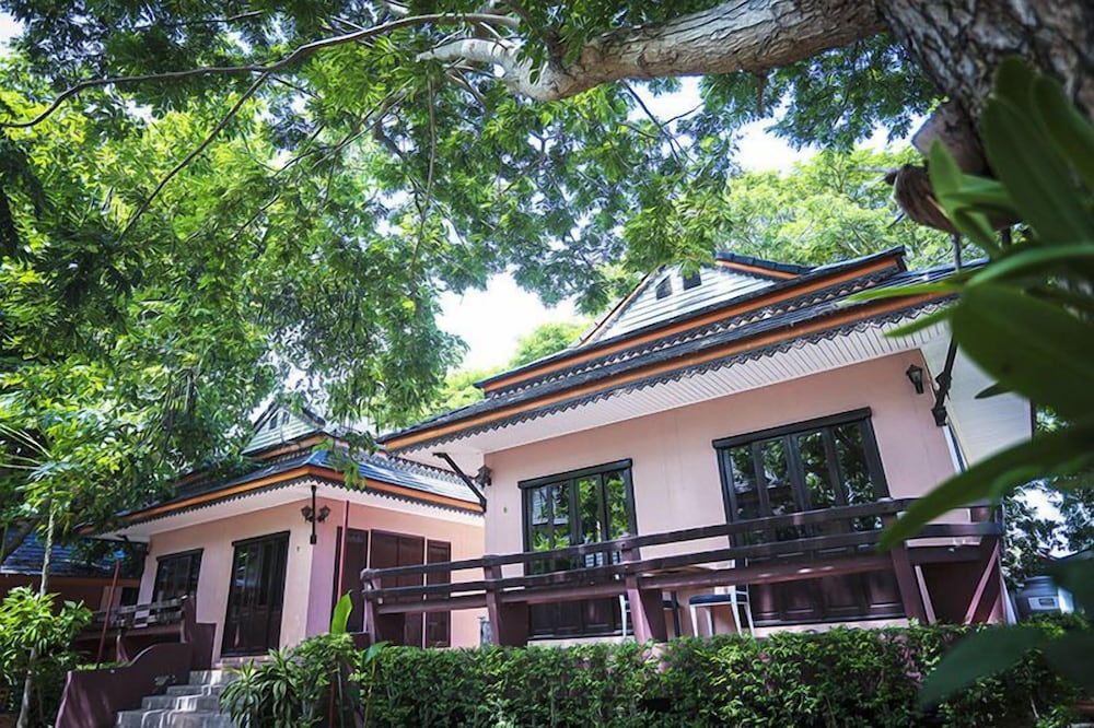 Phalaburi Resort by dreamhouse