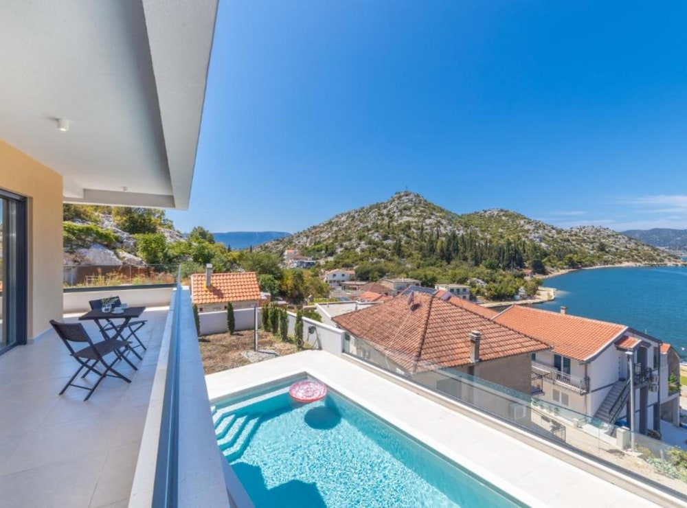 Luxury Villa Navis
