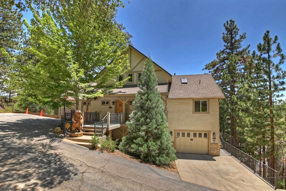 Beautiful Lake Arrowhead Cabin w/ EV Charger view 3