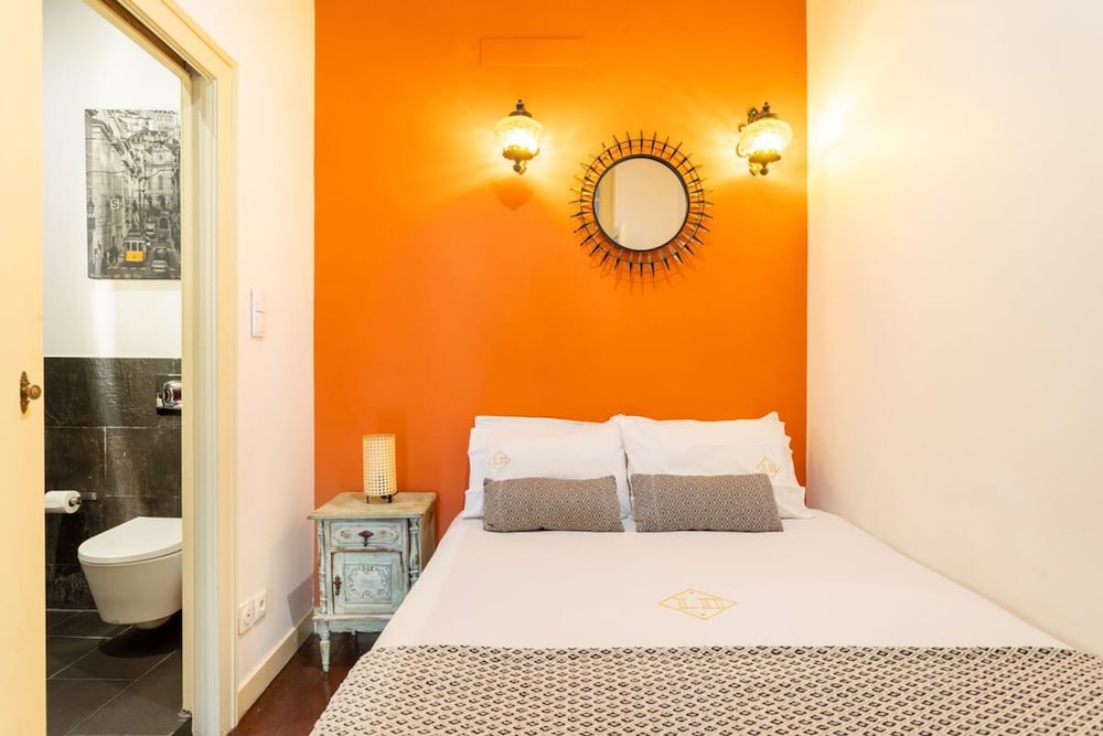 Artistic Alfama 4BR Cathedral Views Tram 28