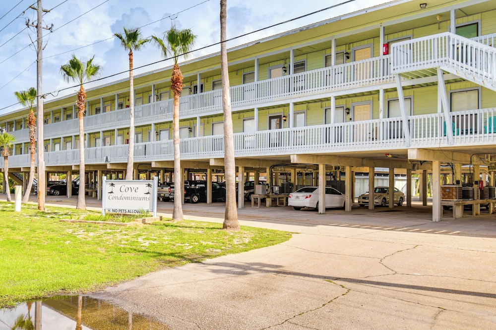 Gulf Shores Condo w/ Pool: Walk to Beaches! view 5