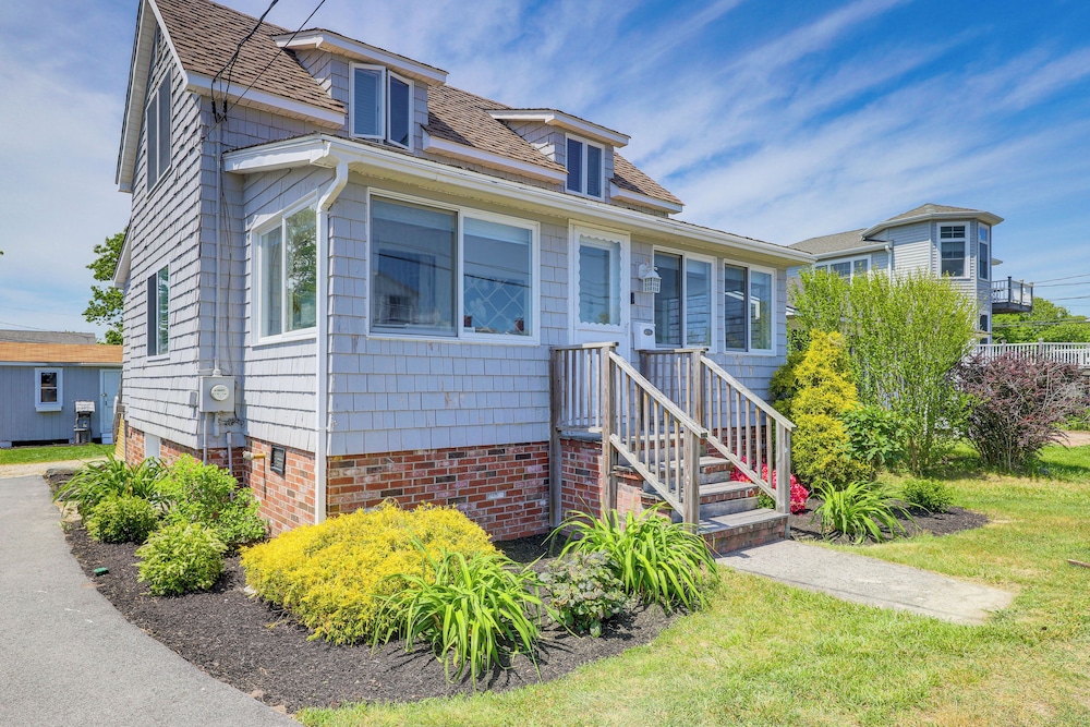 Cozy Wells Cottage w/ Deck: Steps to Beach! view 5