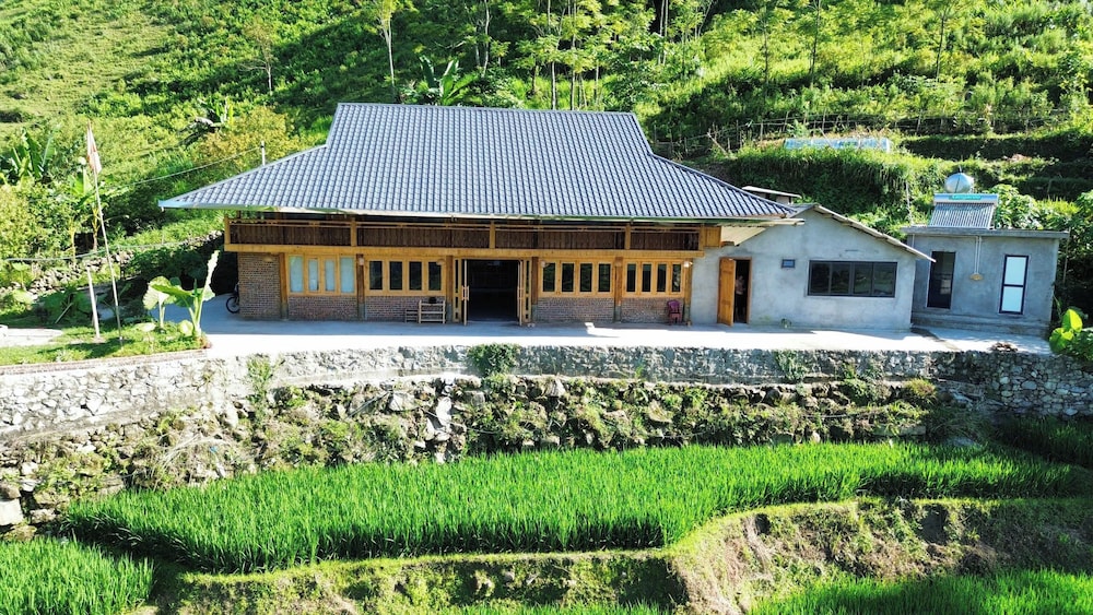 Bees Homestay Sapa & Trekking