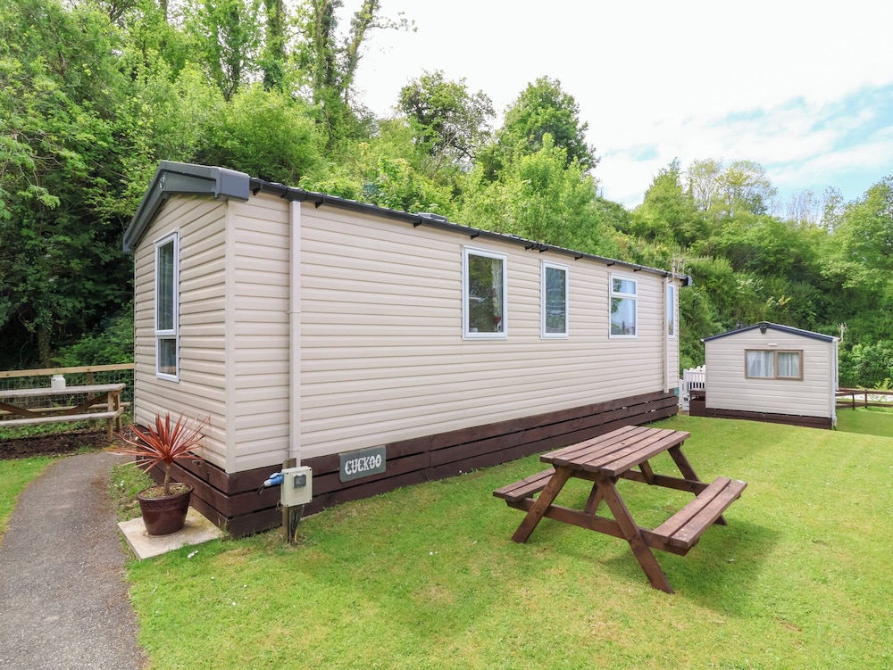 25 Manleigh Park