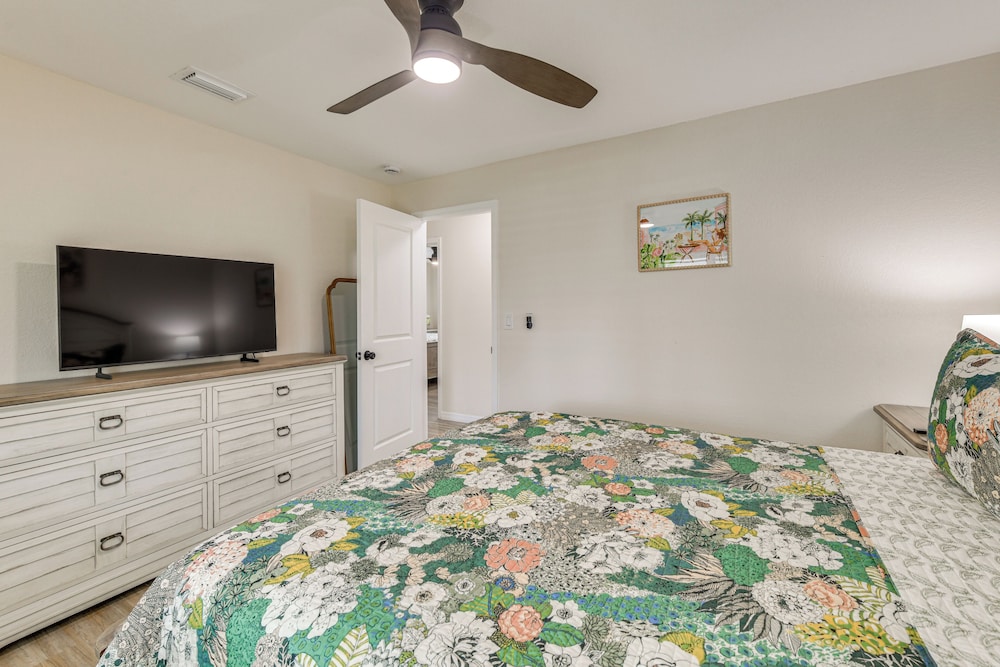 Private Pool w/ Canal Views: Apollo Beach Getaway