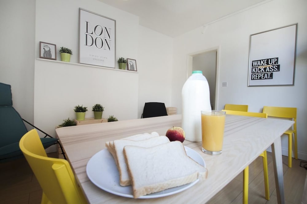 Wimbledon South by Allô Housing