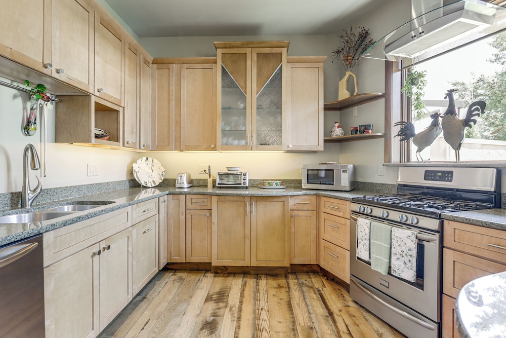 Walkable Apt in Carbondale: 'luxury Artist's Loft'