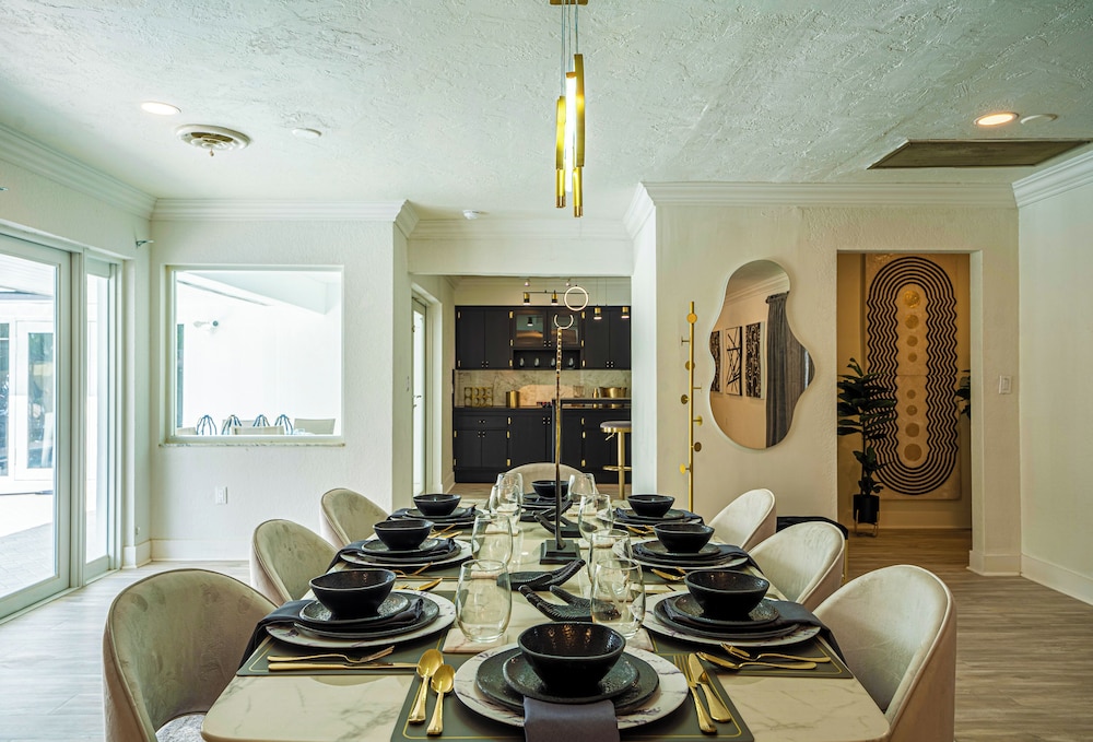 Villa Velvet