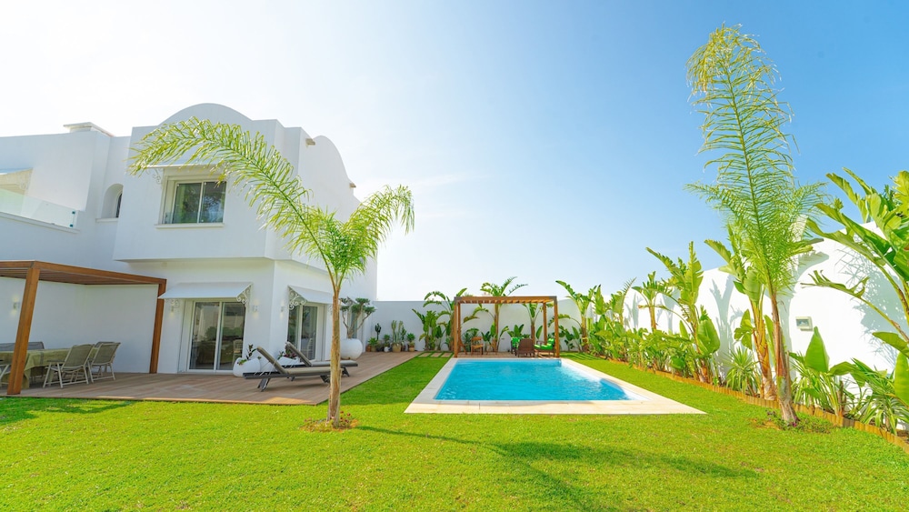 La Marina Secure Seaside With Pool