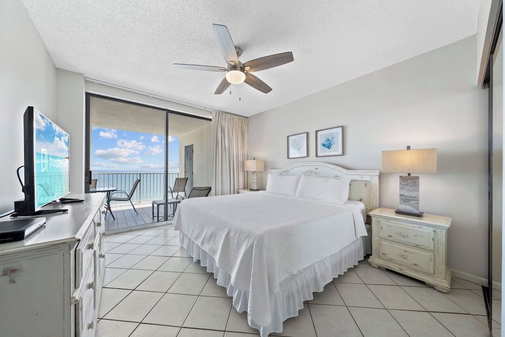 Pelican Pointe by Hosteeva