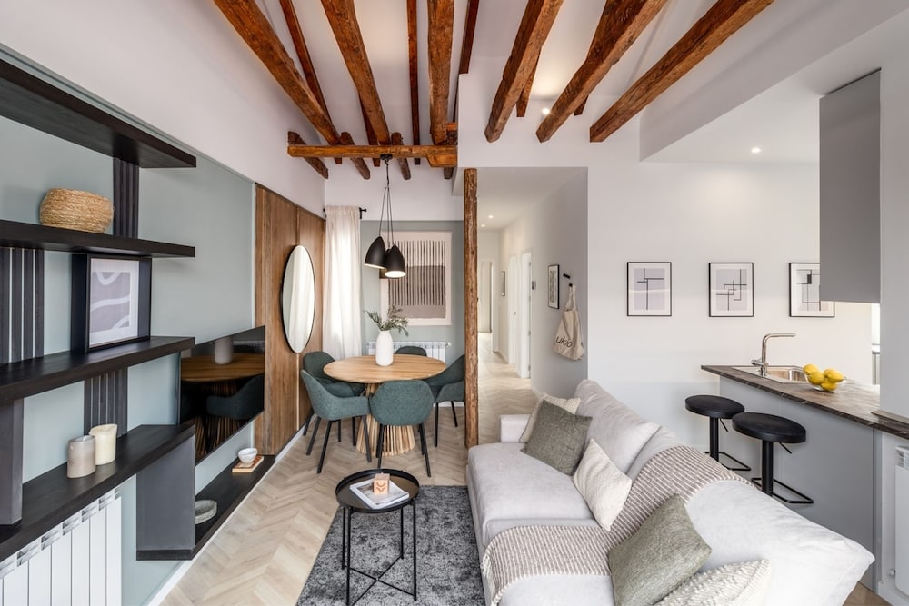 Ziggy - 3 Bedrooms and Terrace and Balcony in Trafalgar