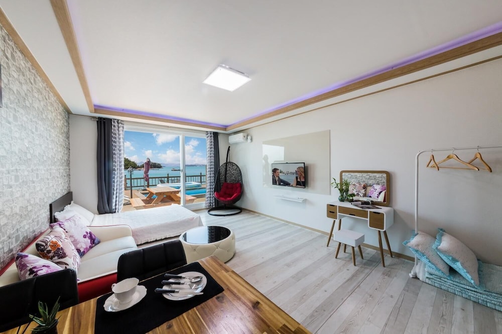 Yeosu Dolsanmaru Pension