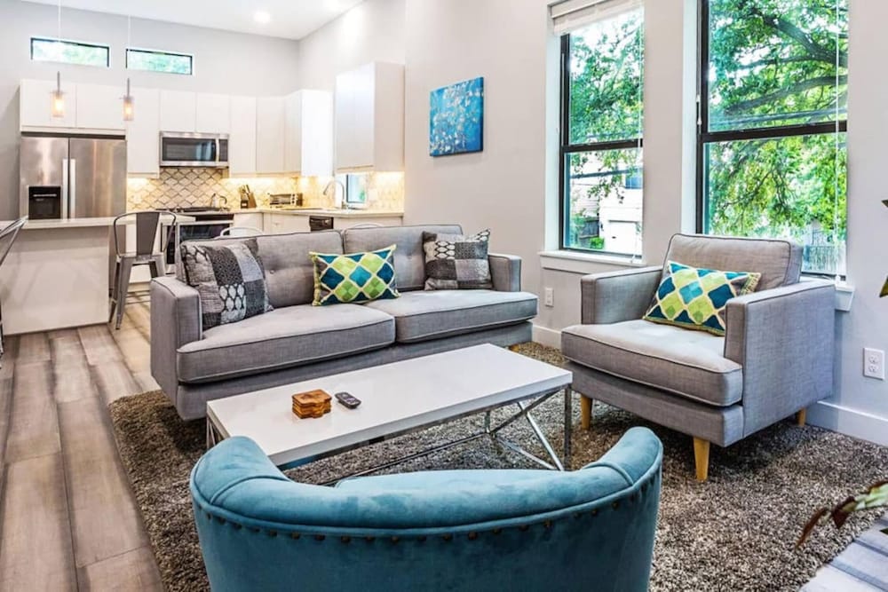 Montrose Guesthouse Suites