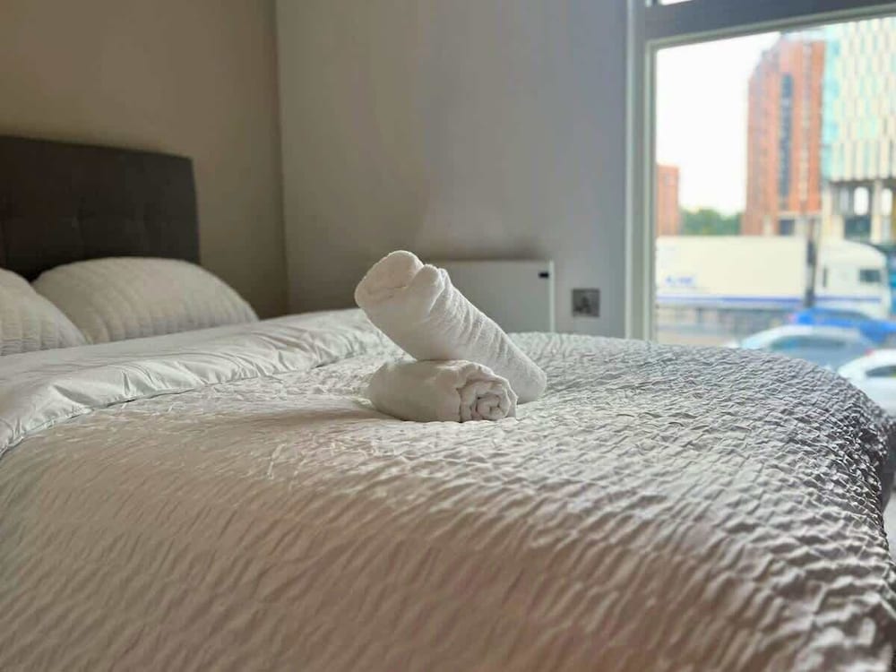Joyful - 2 Ensuite Flat in M15
