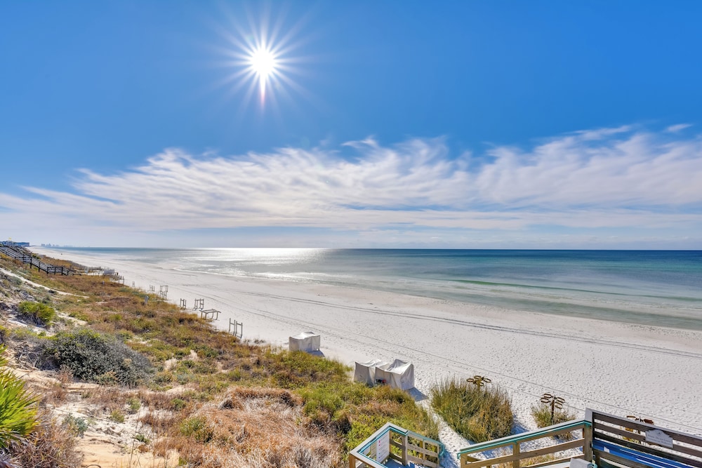 Walkable Condo w/ Pool Btwn Rosemary & Alys Beach!