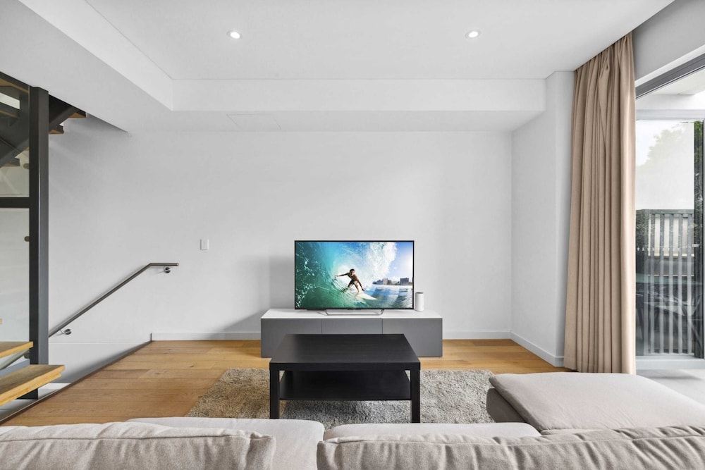 Bright & Modern 3-bed Townhouse in Rosebery