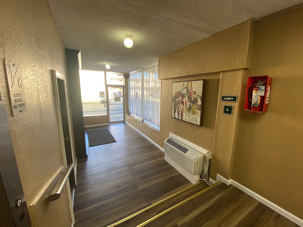 Red Carpet Inn & Suites - Image 3