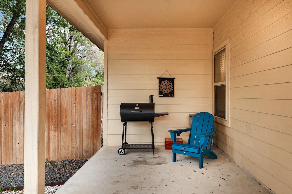 Modern Pet-friendly Duplex Near River Walk 3 Bedroom Duplex