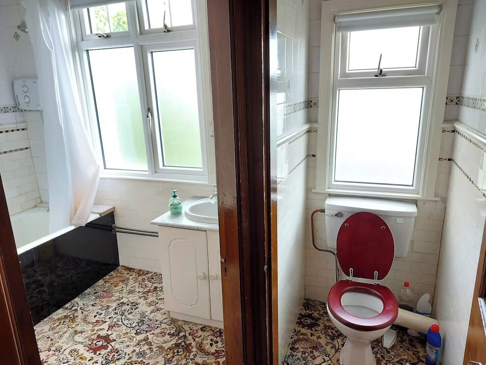 Spacious 4 Bedroom House in Limerick