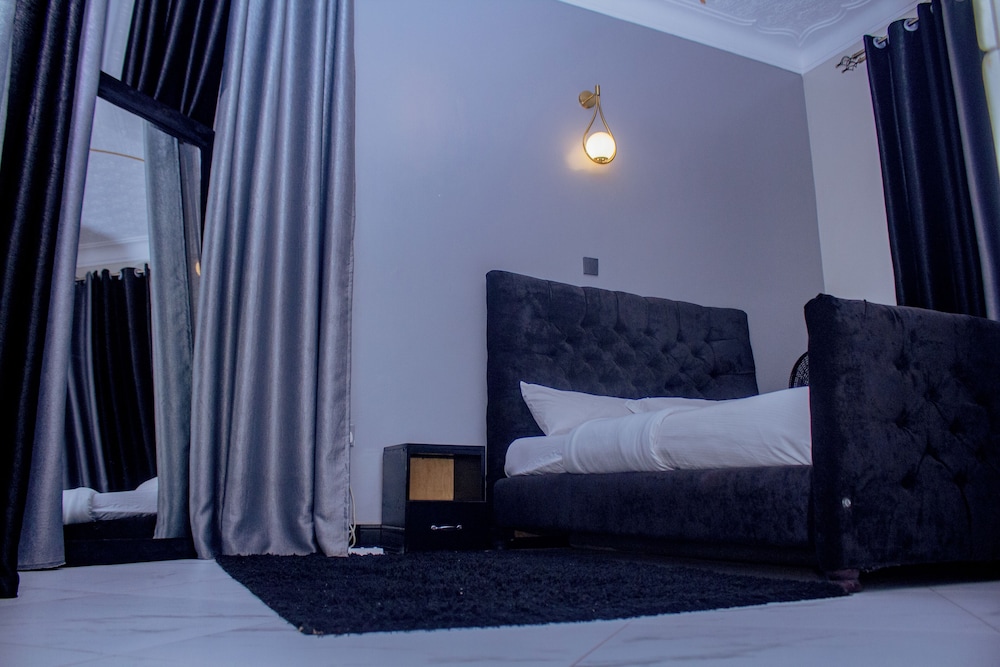 Luxury One Bedroom Apartment Kampala view 4