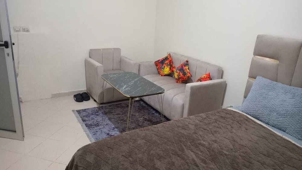 Clean & Cozy Room in Aïn Chock, Casa Nearshore