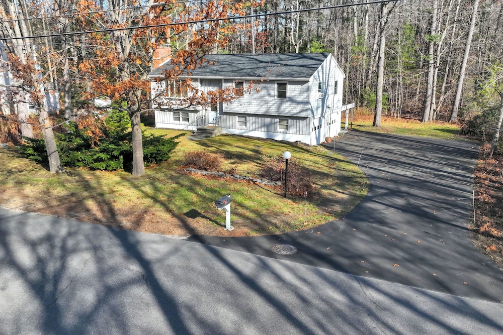 1 Mi to Maine Street! Mcm-style Home in Brunswick