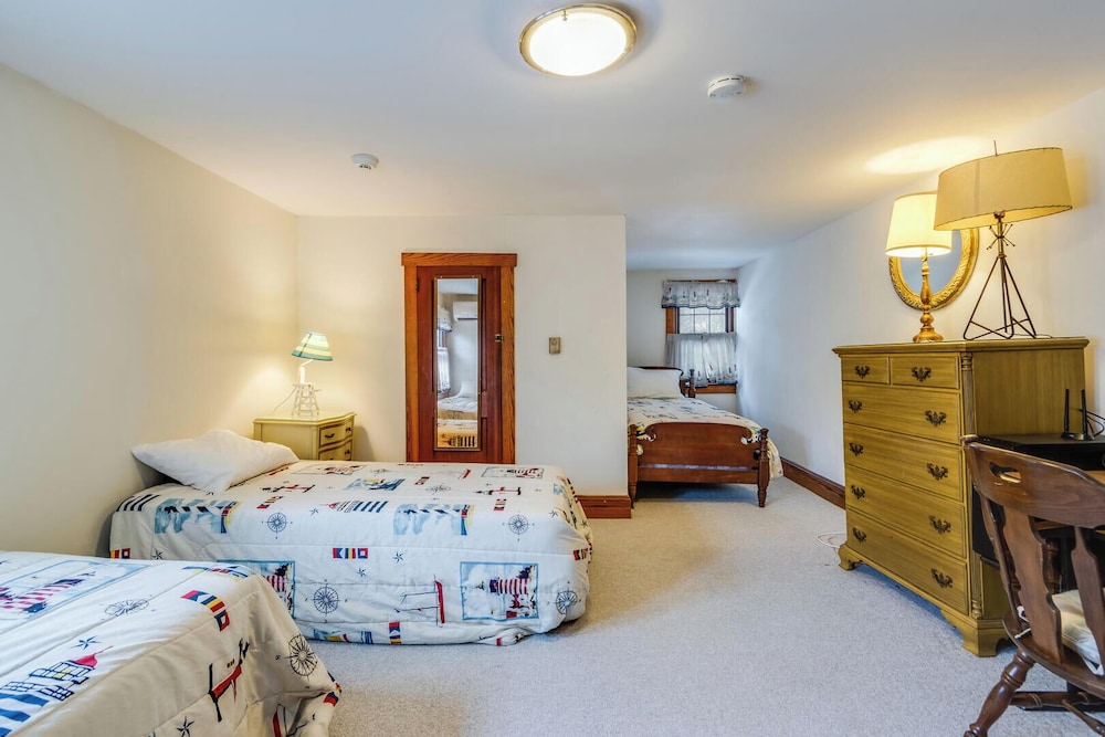 Hickman Street 208a