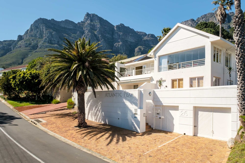 Camps Bay 4BR w Pool and Sea Views Atlantic Gem