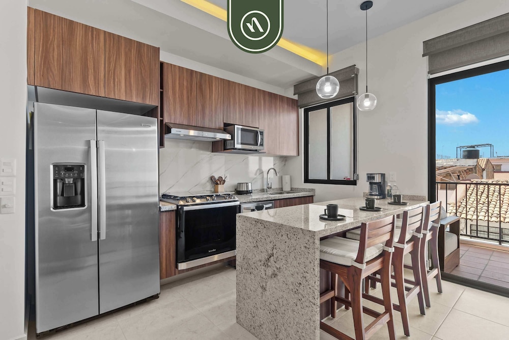 Luxury 2 BR - Downtown - Pool - Sunset in Terrace